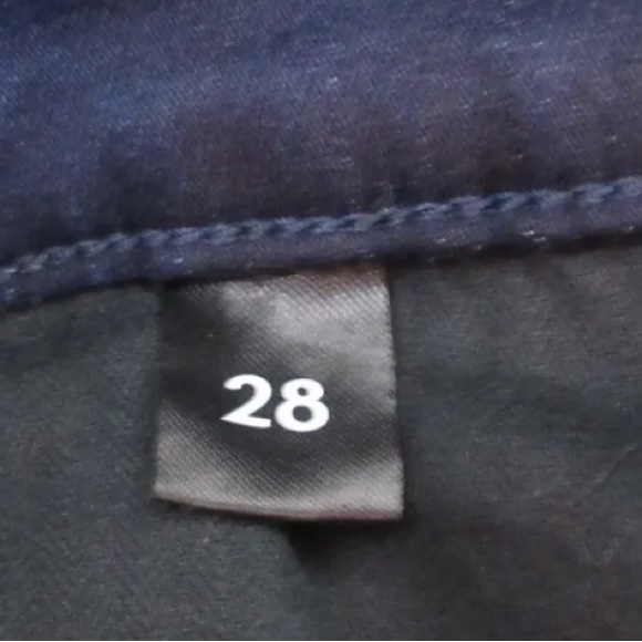 NWT SPANX Signature Waist Skinny Jeans. Size 28. - Picture 8 of 9